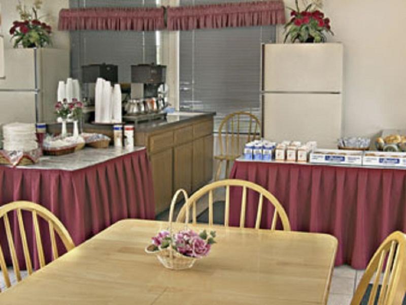 Hotel Ramada By Wyndham Convention Center 2*